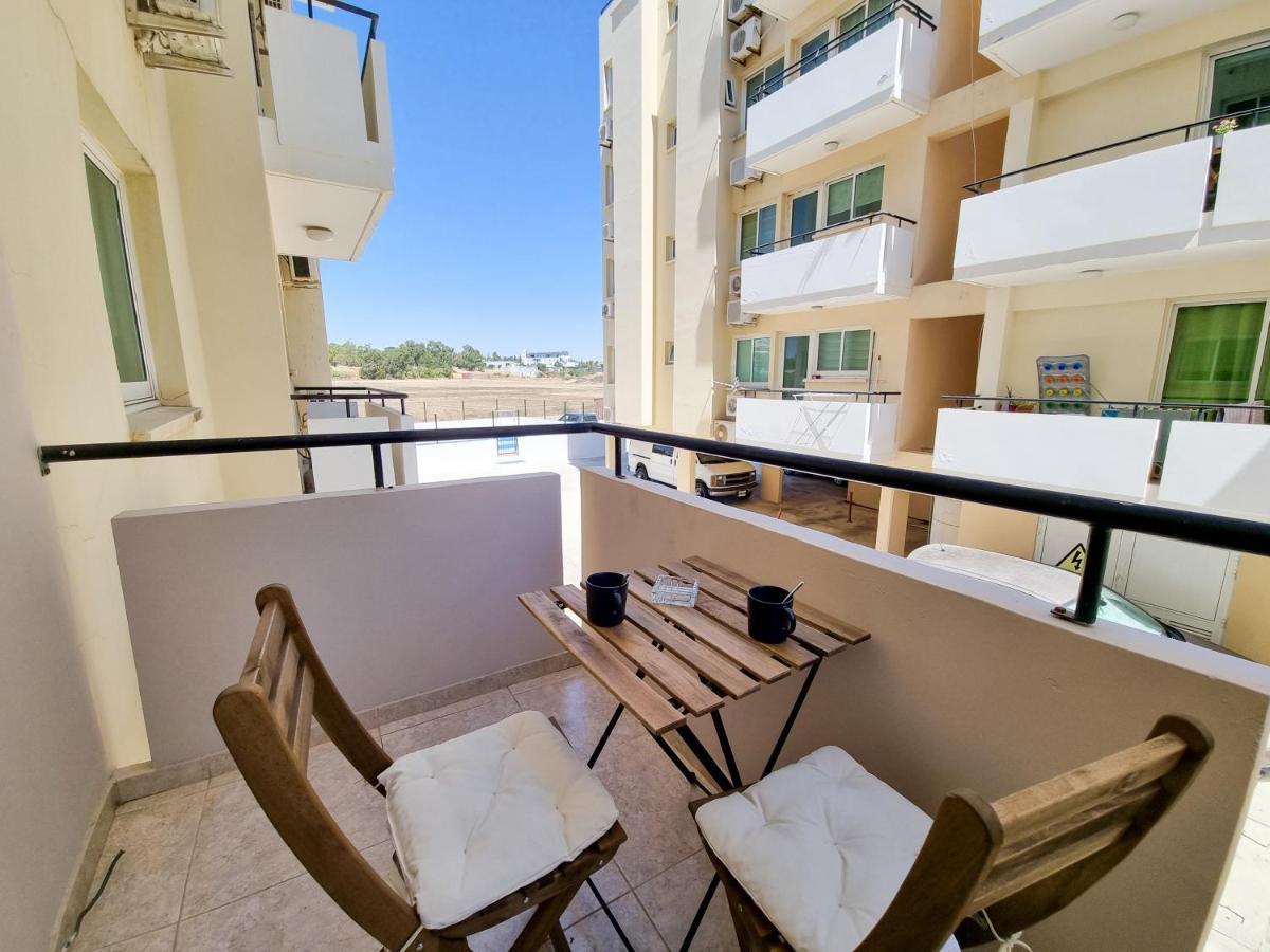 Dock Holiday Apartment Ларнака Екстер'єр фото