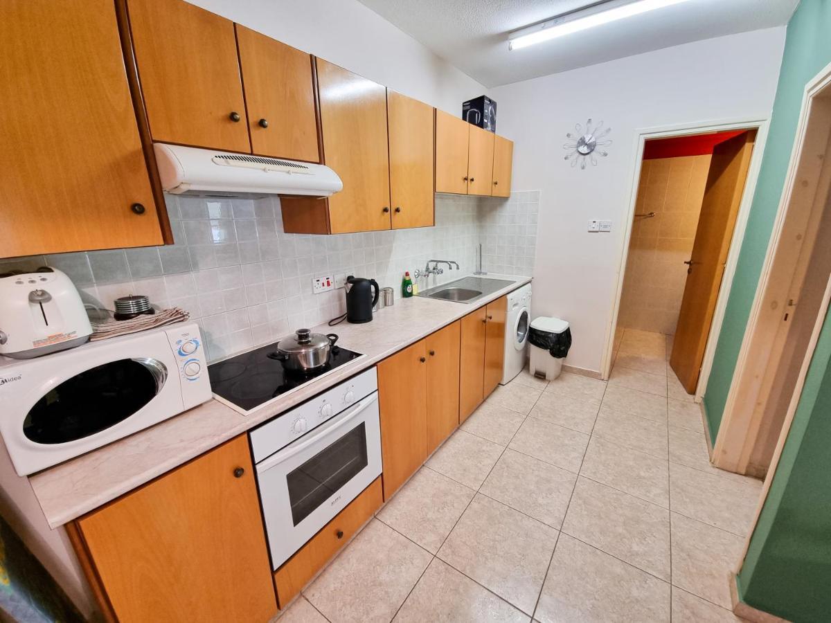Dock Holiday Apartment Ларнака Екстер'єр фото